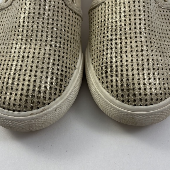 Cat and Jack Size 11 Girls Metallic Gold Slip Ons - Picture 4 of 11